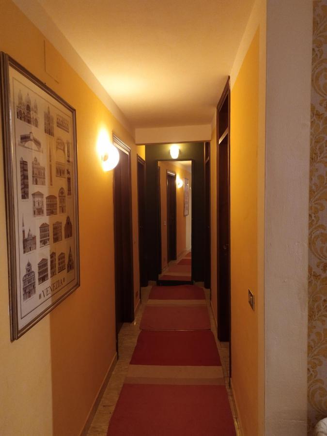 Two Steps From Rialto Bridge Hotell Venedig Exteriör bild