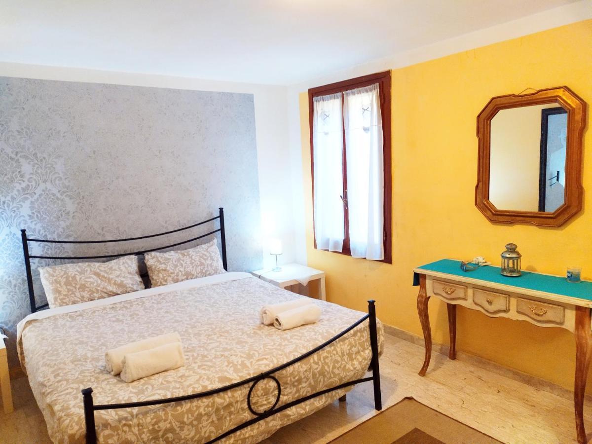 Two Steps From Rialto Bridge Hotell Venedig Exteriör bild