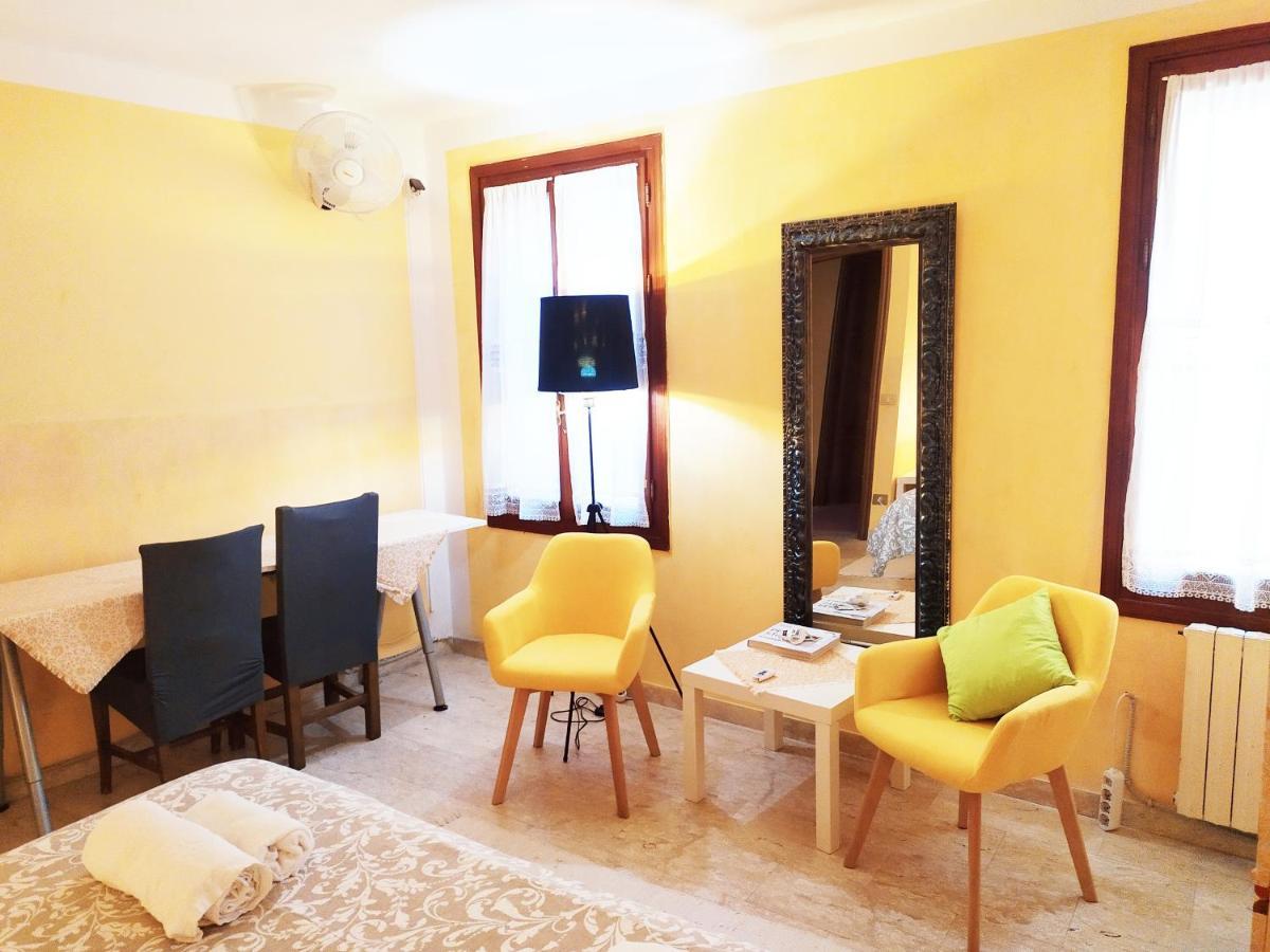 Two Steps From Rialto Bridge Hotell Venedig Exteriör bild