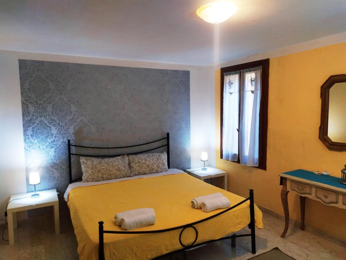 Two Steps From Rialto Bridge Hotell Venedig Exteriör bild